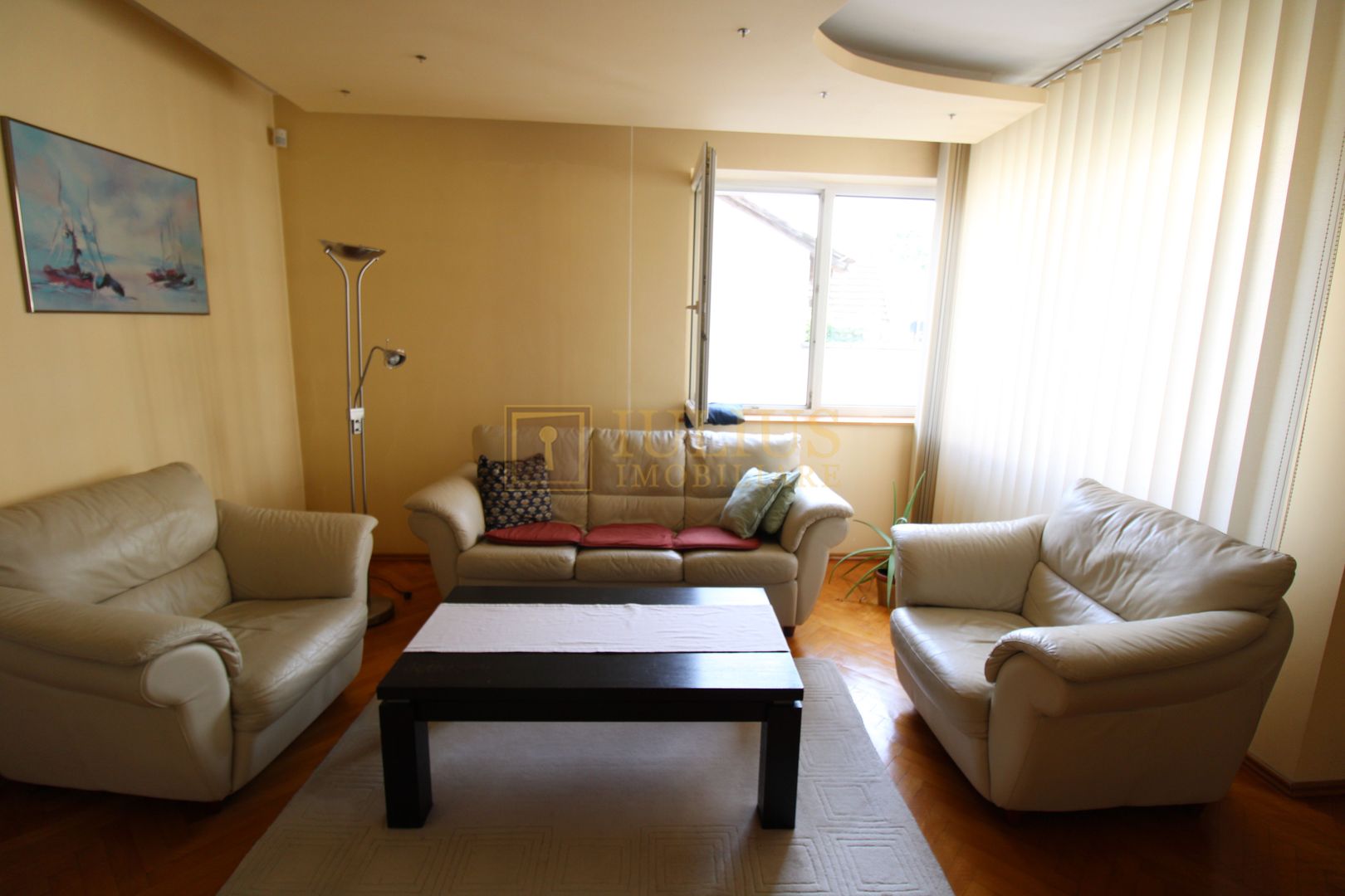 3 dormitoare, 3 bai, living spatios, 2 terase si curte. - Poză 5