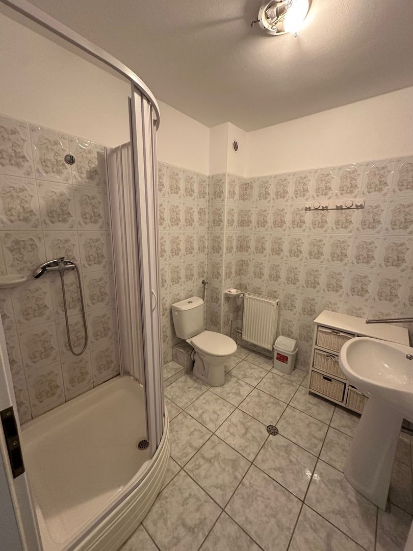 Casă / Vilă cu 5 camere zona Lunei - Poză 18