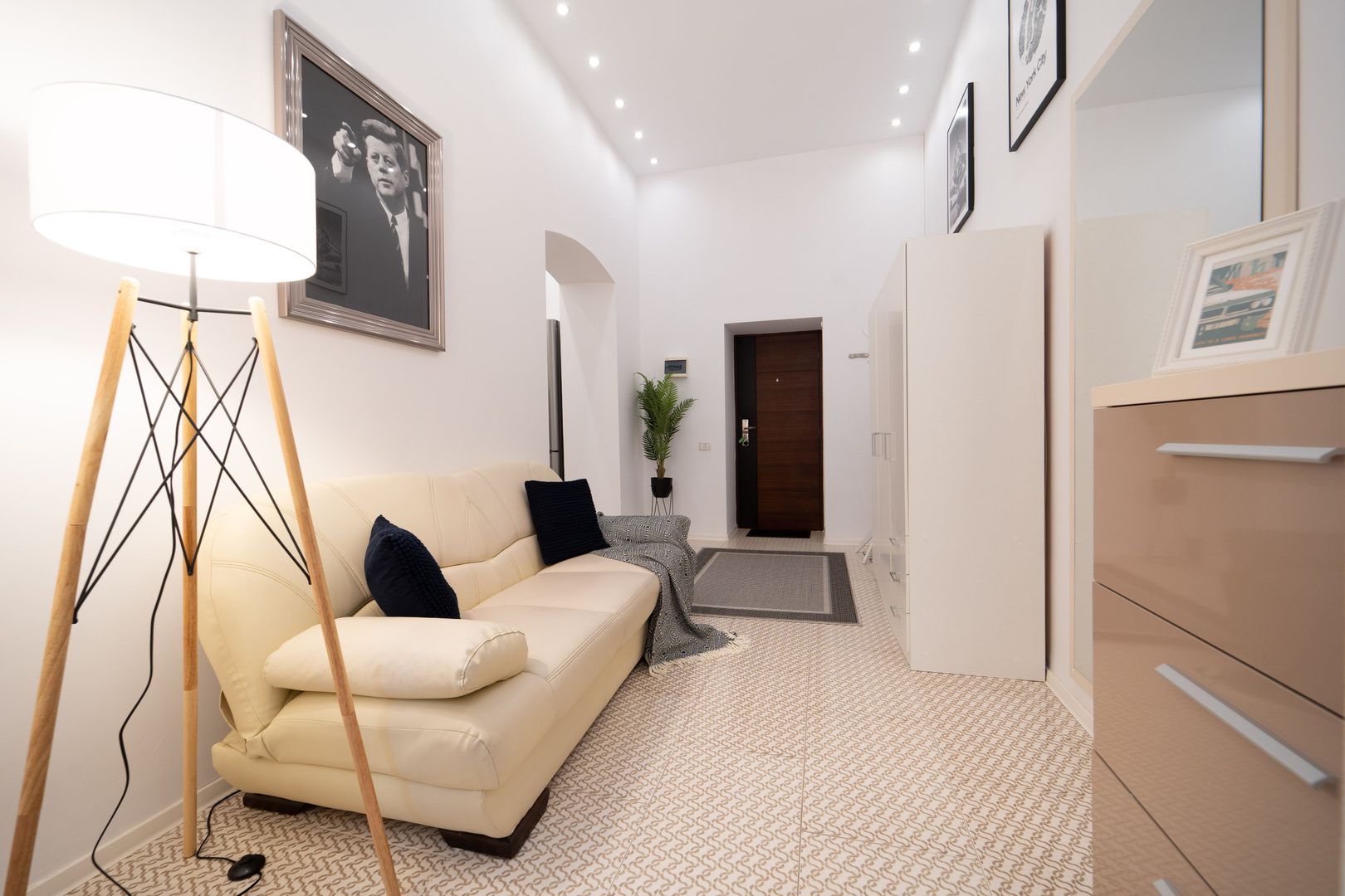 Apartament renovat in cladire istorica - Poză 7