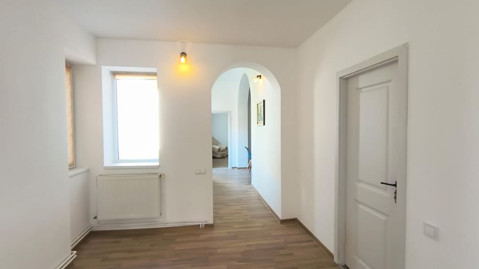 De închiriat: vilă renovată, Mihai Eminescu. 1 000 E/lună. Comision 0 - Poză 9