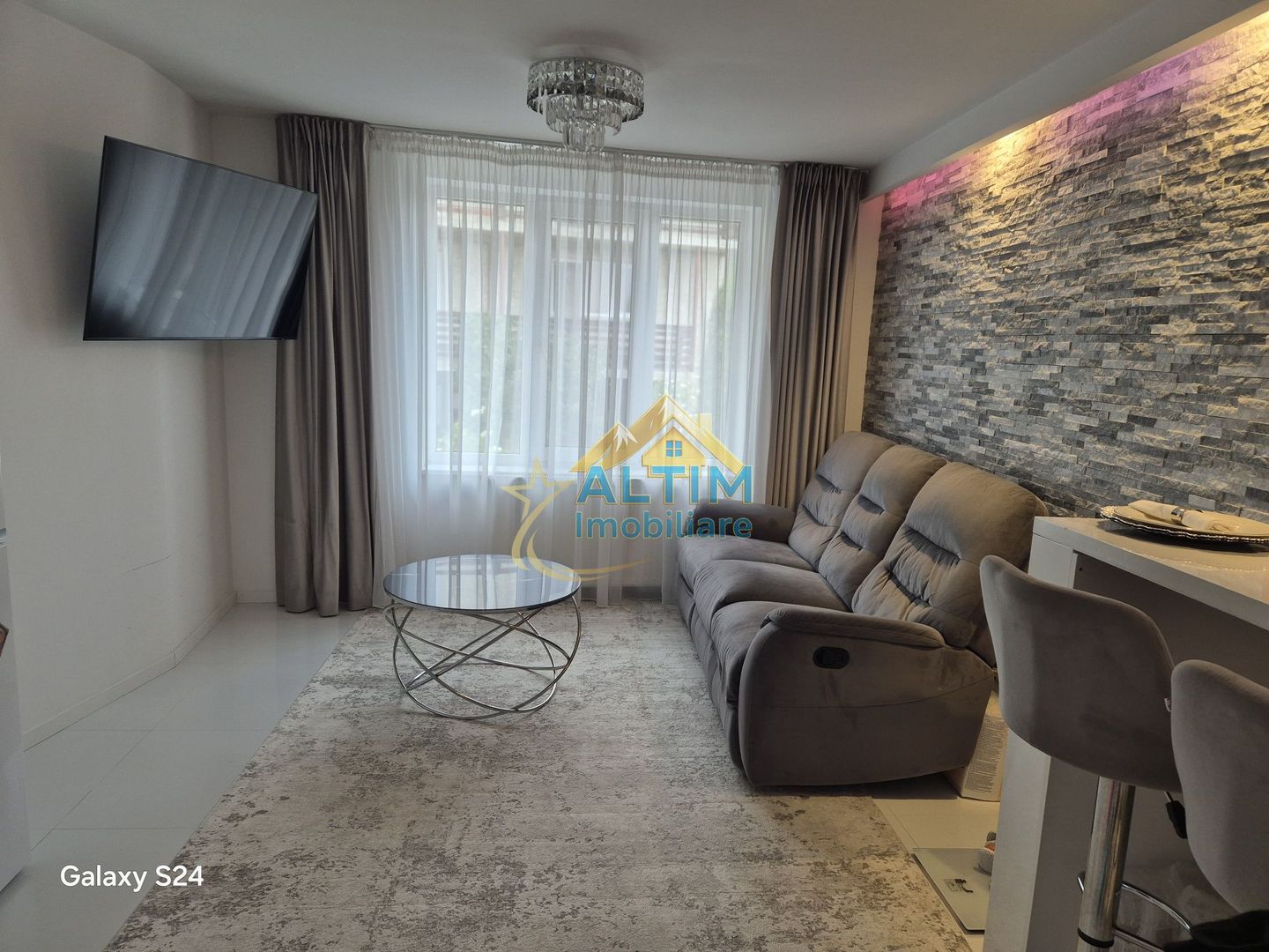 Casă cu 5 camere în Răcădău, Brașov - Poză 3