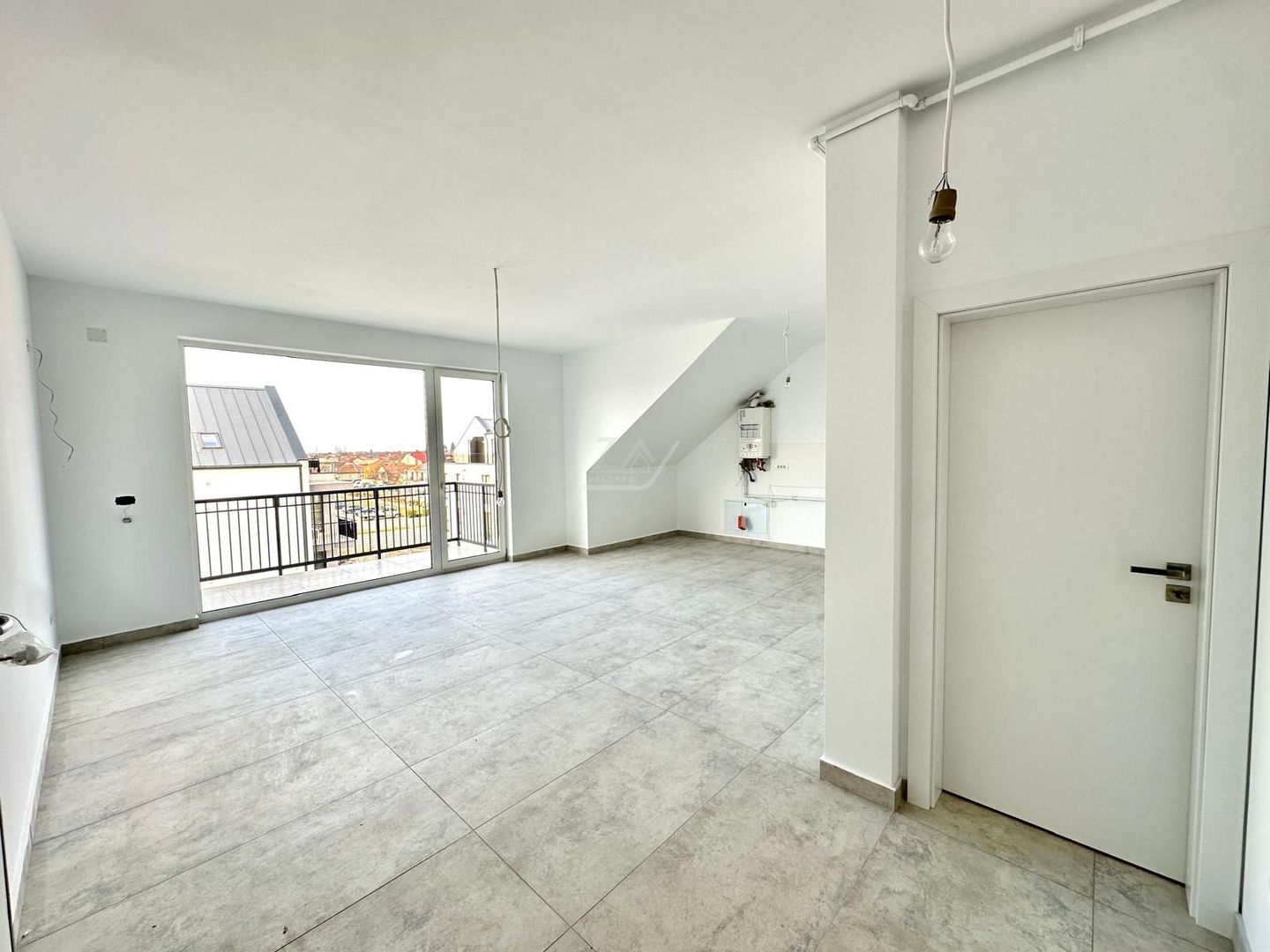 Bloc finalizat. Balcon mare. Loc de parcare. - Poză 1