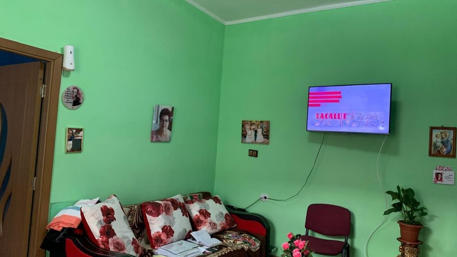 Apartament 2 camere de 50 mp la curte comuna in Sinaia - Poză 1