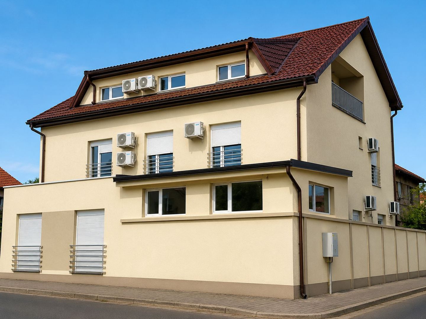 Vand pensiune angajati 15 camere strada Mures - Poză 1