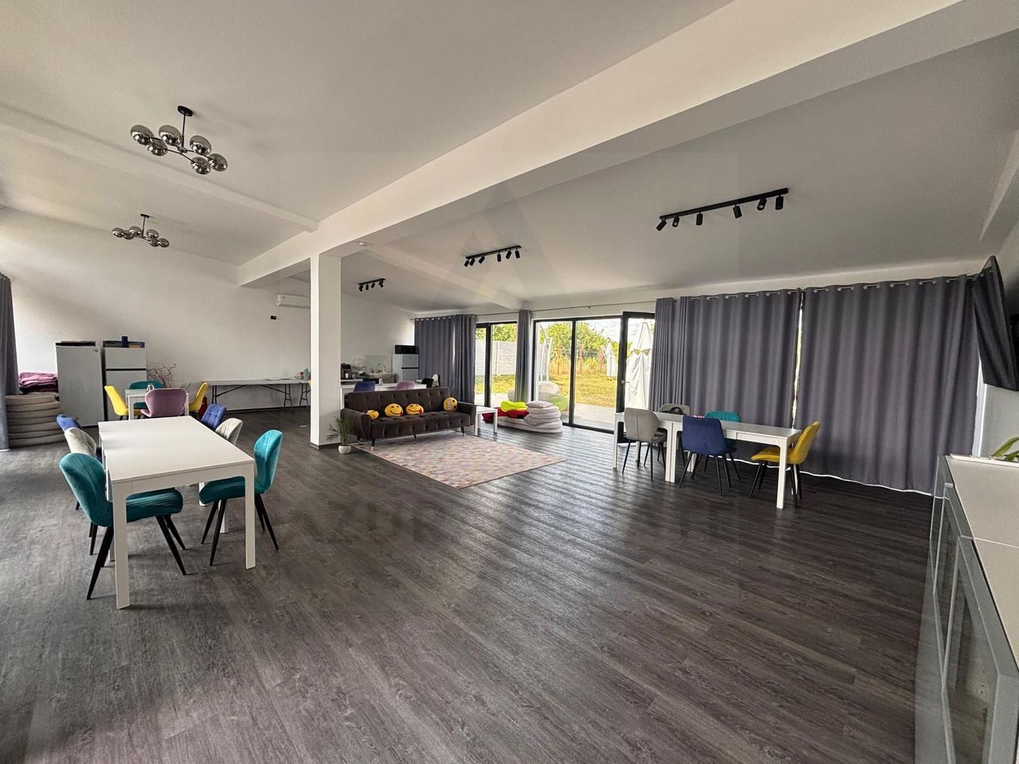 Pensiune PREMIUM 10 camere și Casă Individuală Valea Avrigului 4.600mp - Poză 3