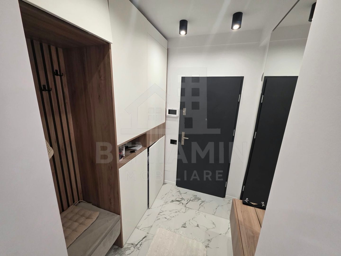 Apartament Superb 3 Camere- Ultracentral- Curte Privată 27mp-Parcare - Poză 11