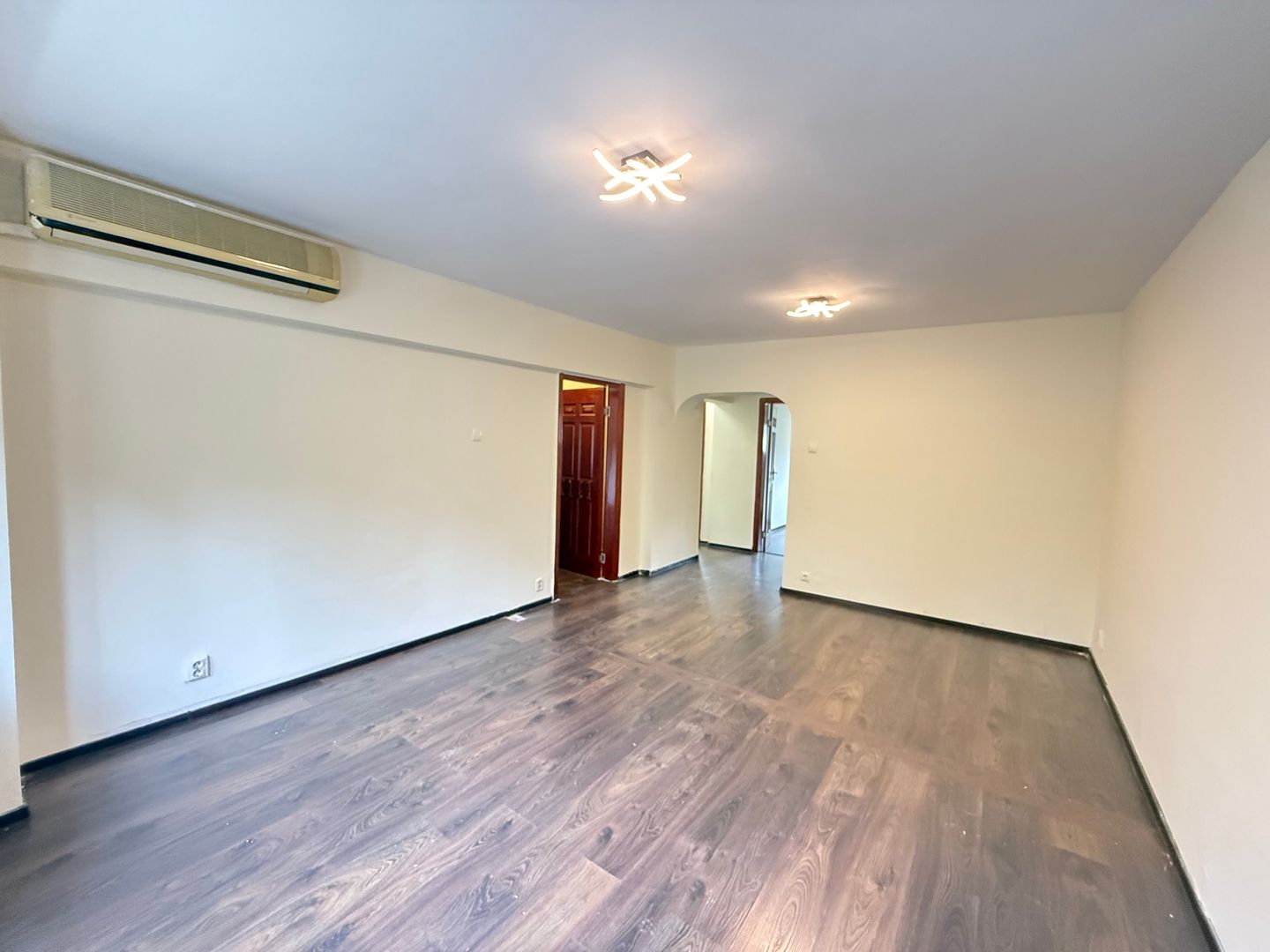 Vanzare apartament 4 camere Bld. Unirii - Fantani Bucuresti - Poză 1