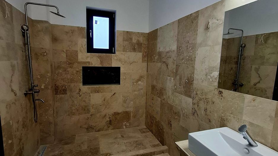 BUFTEA - APARTAMENT 3 CAMERE CU TRERASA SI CURTE. - Poză 5