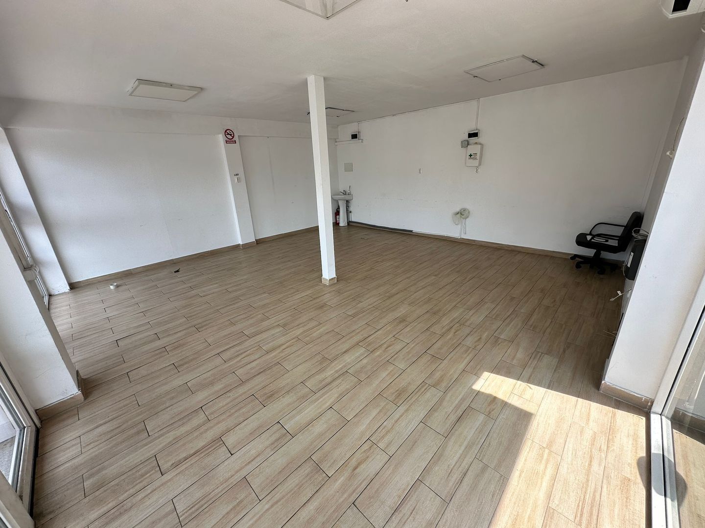 Spatiu Stradal 38mp Calea Rahovei Viilor Progresului Jumbo Mall Birou - Poză 6