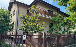 Casa de vânzare zona Favorit - Poză 1