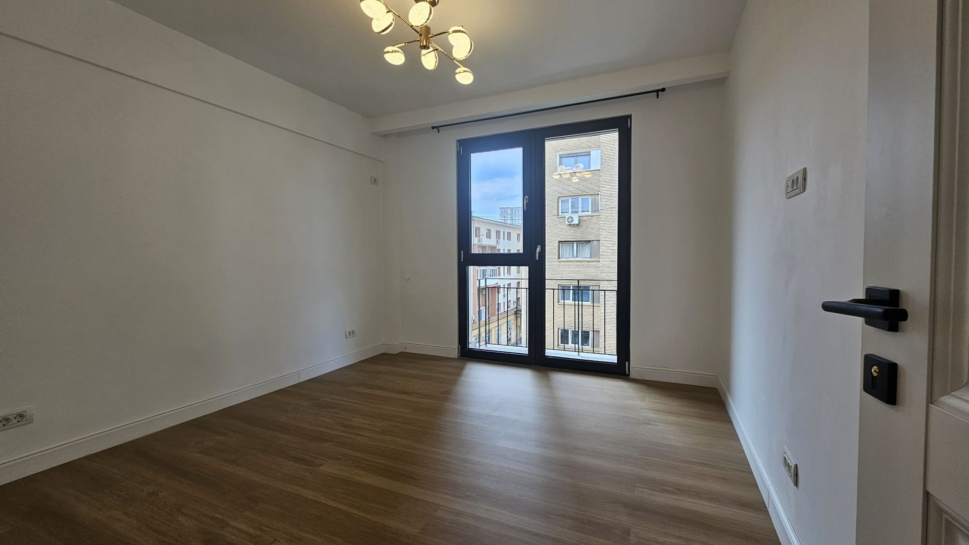 Unirii - Centru - 3 camere - Centrala proprie - mobila la comanda - Poză 6