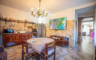 Casa De Vanzare in Palazu Mare - Teren de 455 mp cu Piscina si Garaj - Poză 12