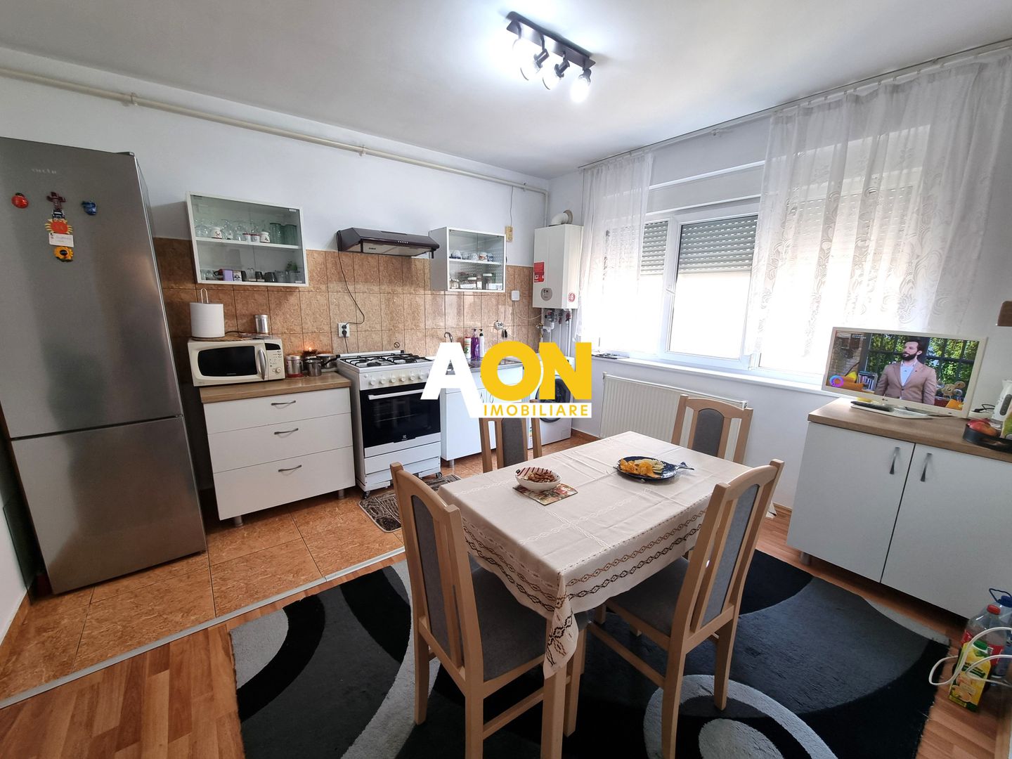 De vanzare apartament 3 camere, zona Kaufland, Cetate - Poză 1
