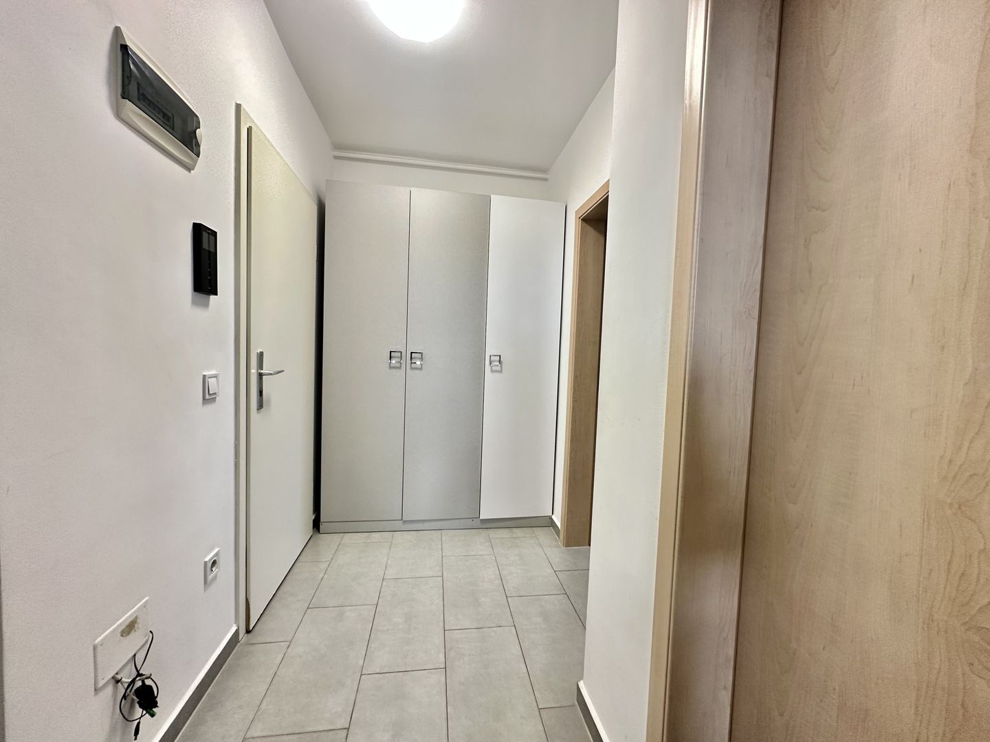 Garsoniera de inchiriat, zona Coresi - Poză 3