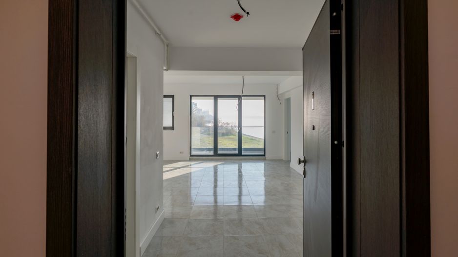 2 camere Mamaia | Private Lake- bloc 2025| Vedere frontală la lac, la 5 m de apa - Poză 8
