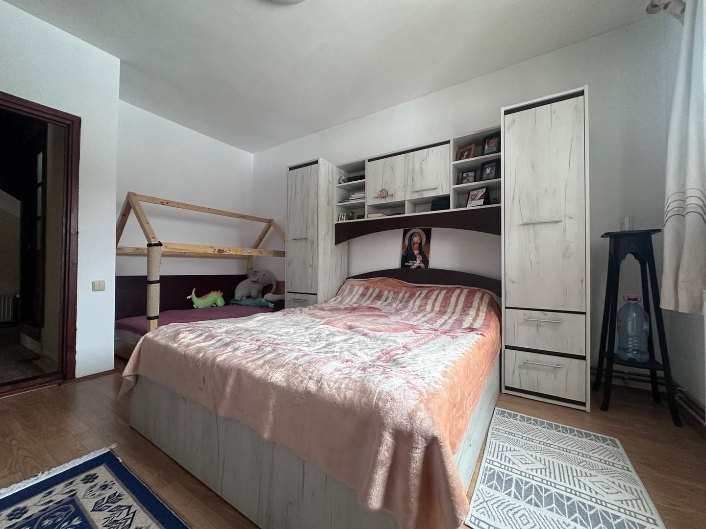 Casă de vânzare în Pucioasa! - Poză 12