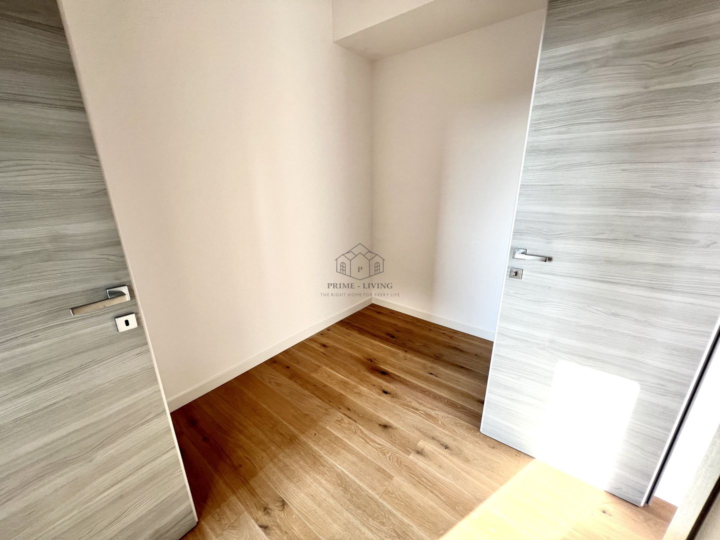 APARTAMENT DEOSEBIT CU 3 CAMERE LA VANZARE CU VEDERE LA LAC - Poză 7