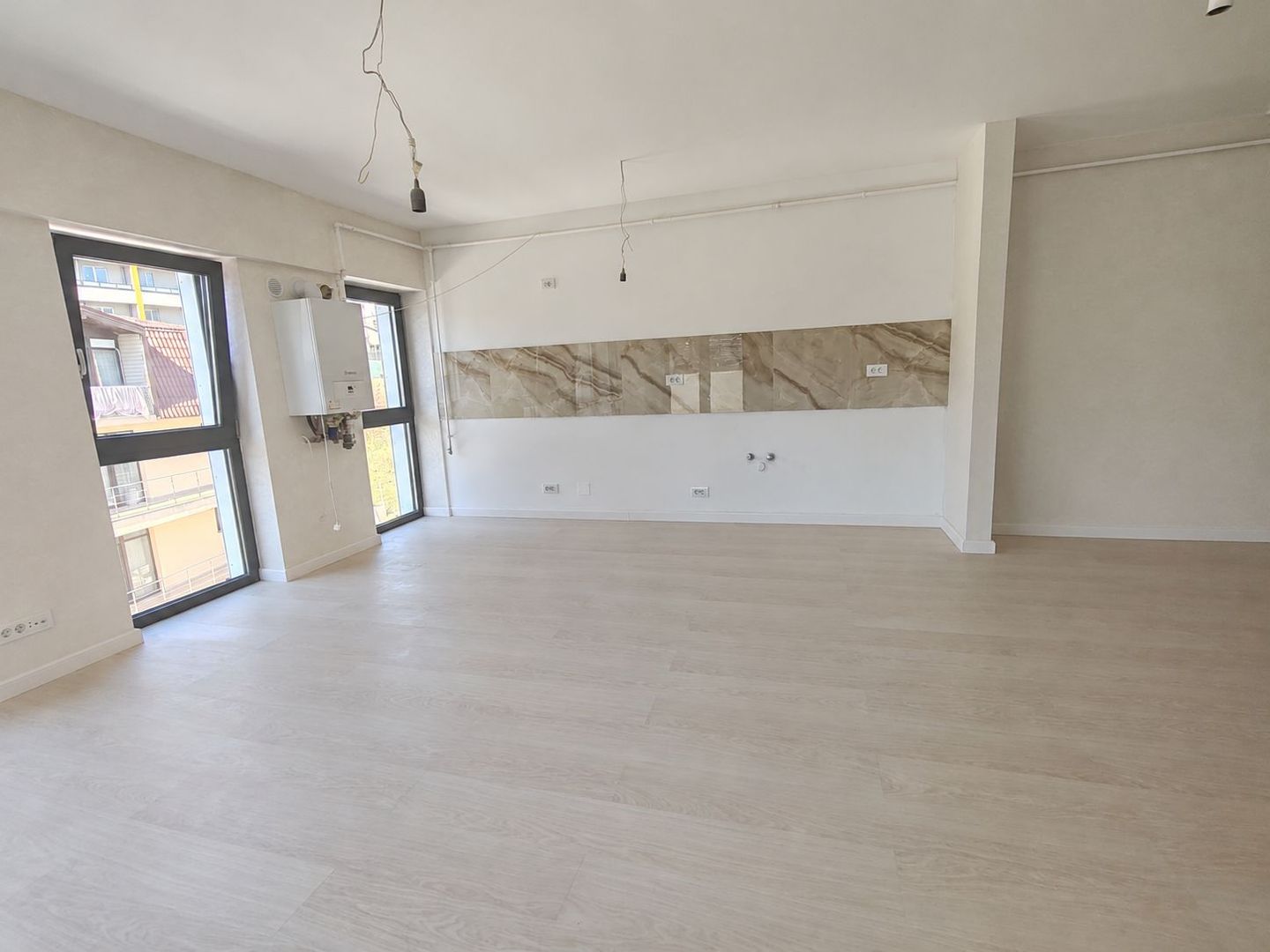 Apartament 2 camere cu terasa incalzita-84mp-145000euro- Pacurari - Poză 2