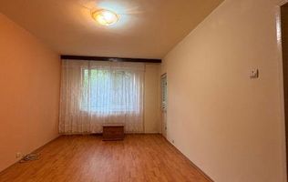 Apartament vânzare  zona de trafic  important , hipermarketuri, școala.