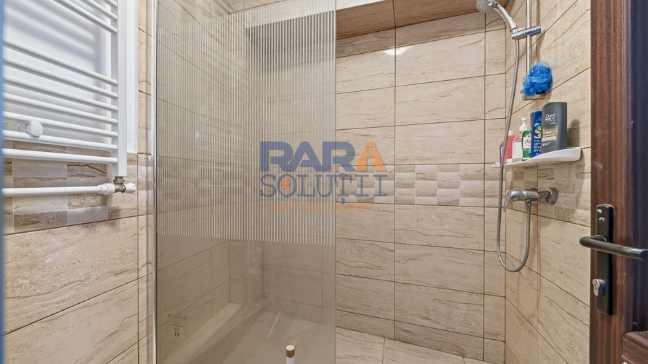 Casă micuță + un pic de curte - Poză 5