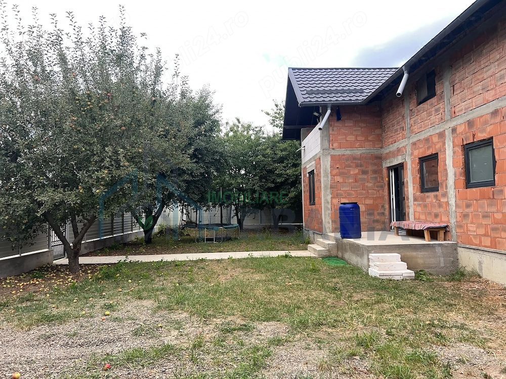 Casă nouă, 270 mp + teren 500 mp, Zona Aerodrom Pașcani - Poză 2