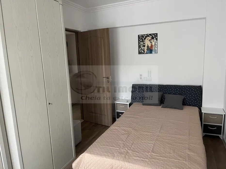 Apartament 3 camere Podul de Fier 700 Euro - Poză 2