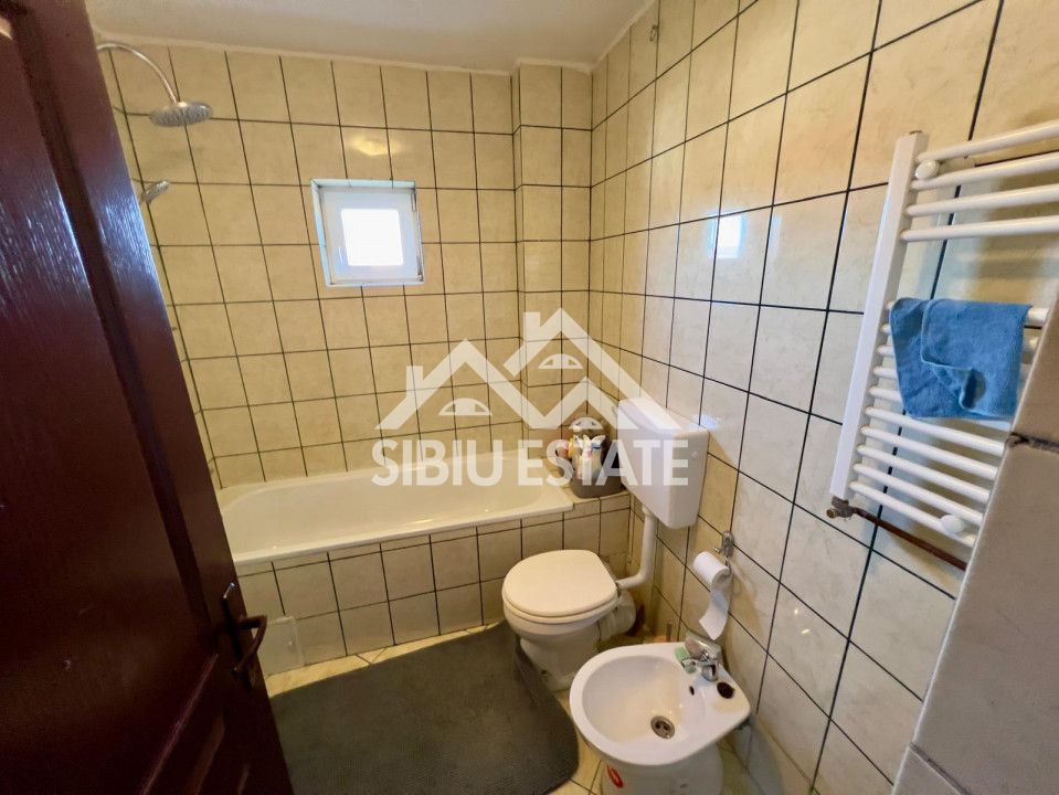 Casa duplex 100 mp utili, la intrare Sura Mare teren 1500 mp teren - Poză 12