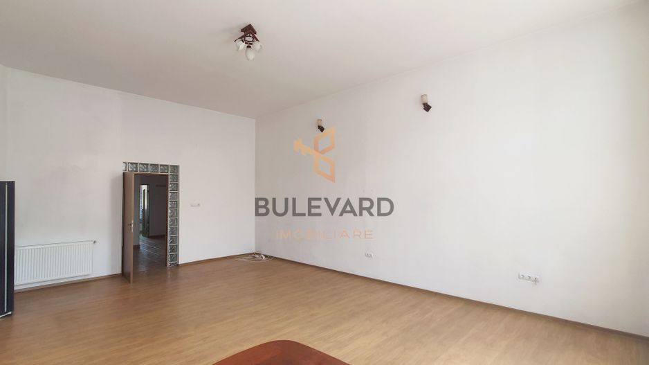 Apartament cu 3 camere, zona Centrala! - Poză 2