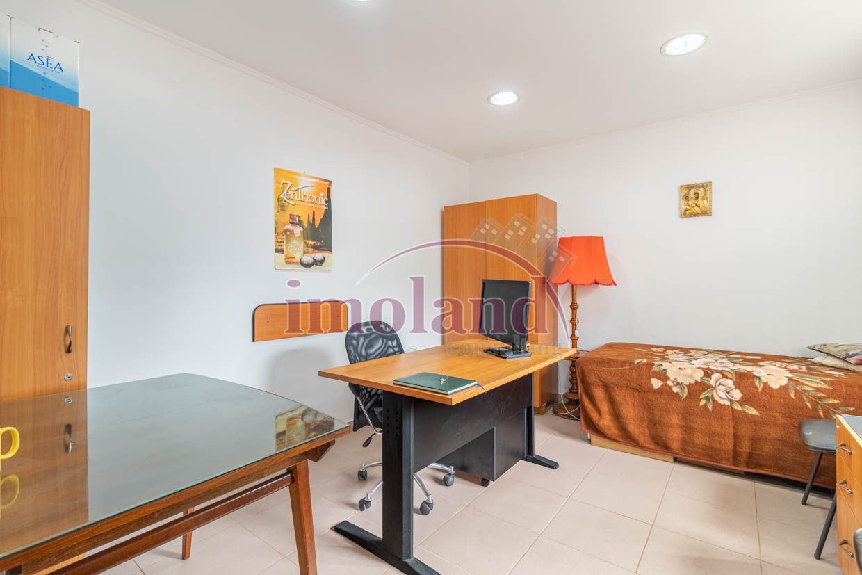 Vanzare - vila noua+spatiu birou/comercial - Crangasi-Constructorilor - Poză 2