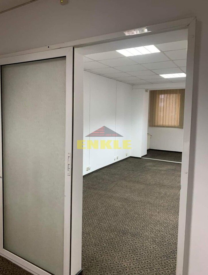 Vânzare apartament cu 4 camere, zona lic M Eminescu, pret negociabil! - Poză 1