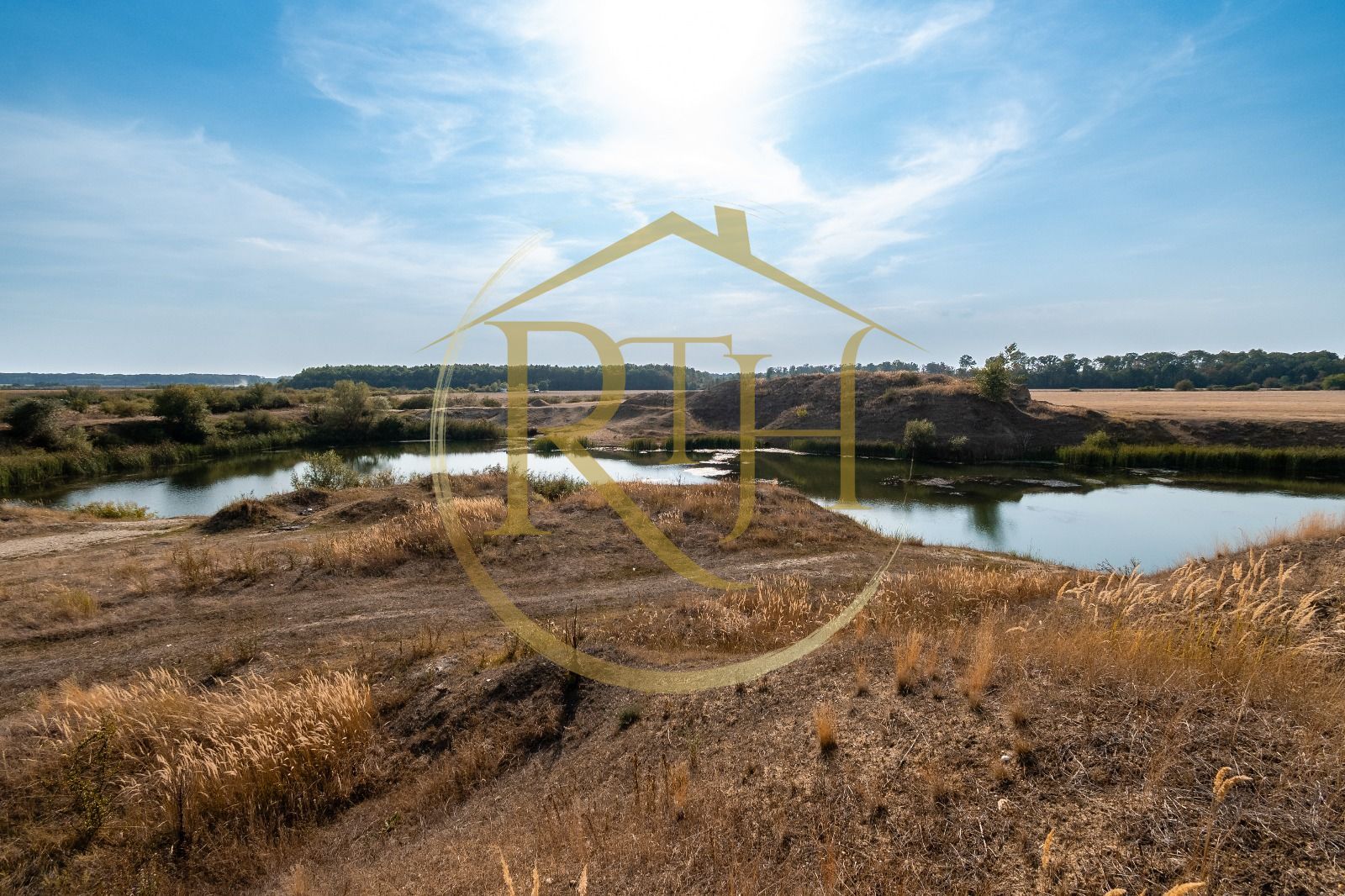 Investiție unică, 10 ha teren cu luciu de apă, ideal pentru turism și agrement! - Poză 15