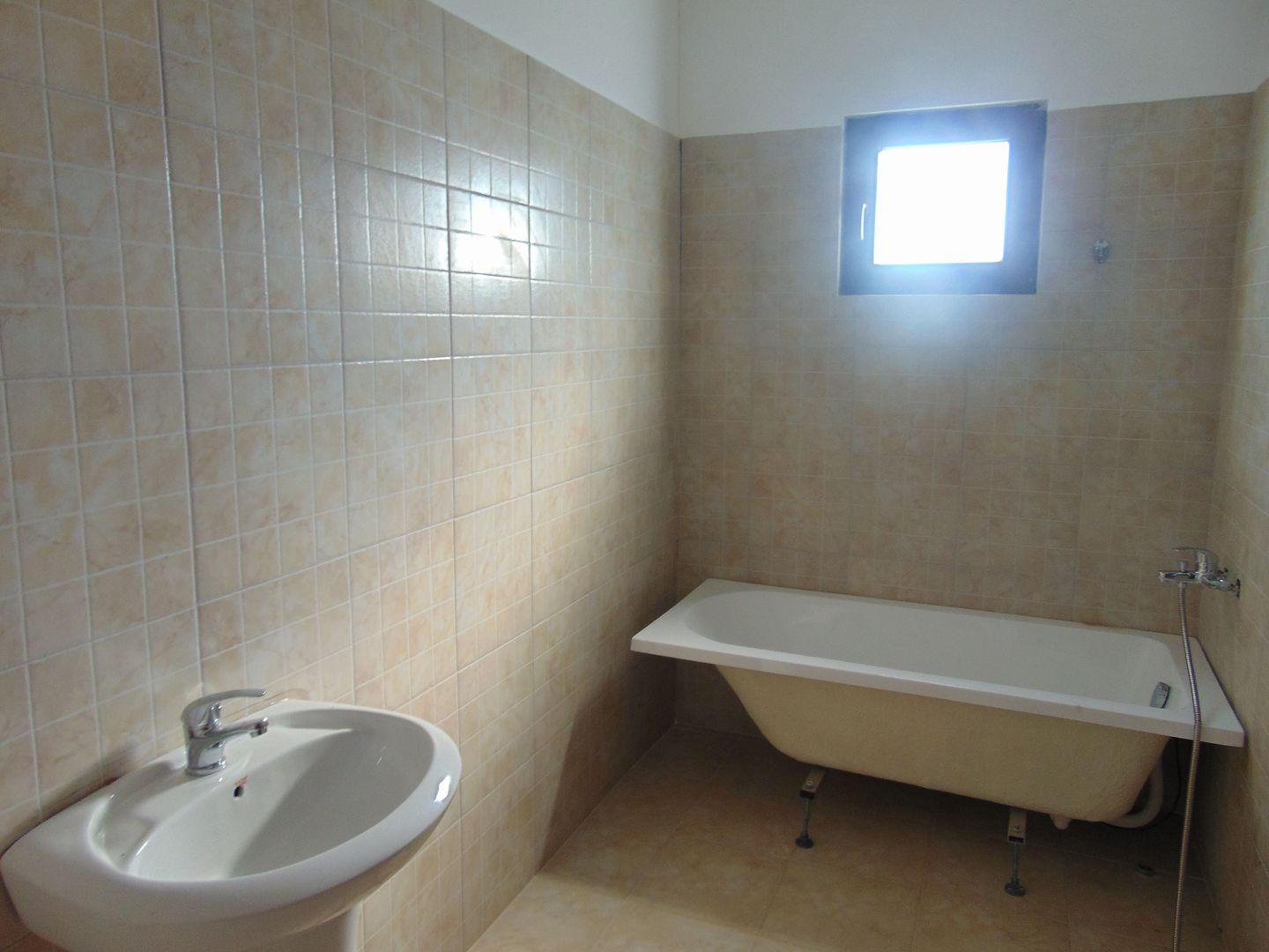 Spatii generoase cazare muncitori sau seniori- zona cu acces rapid - Poză 15