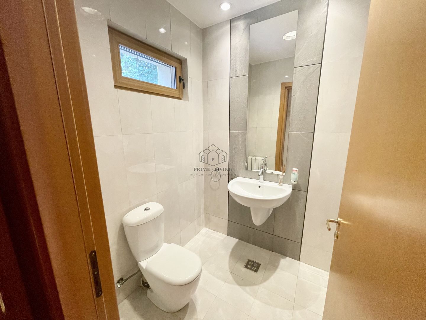 VILA CU 7 CAMERE IN COMPLEX REZIDENTIAL IN IANCU NICOLAE - Poză 15