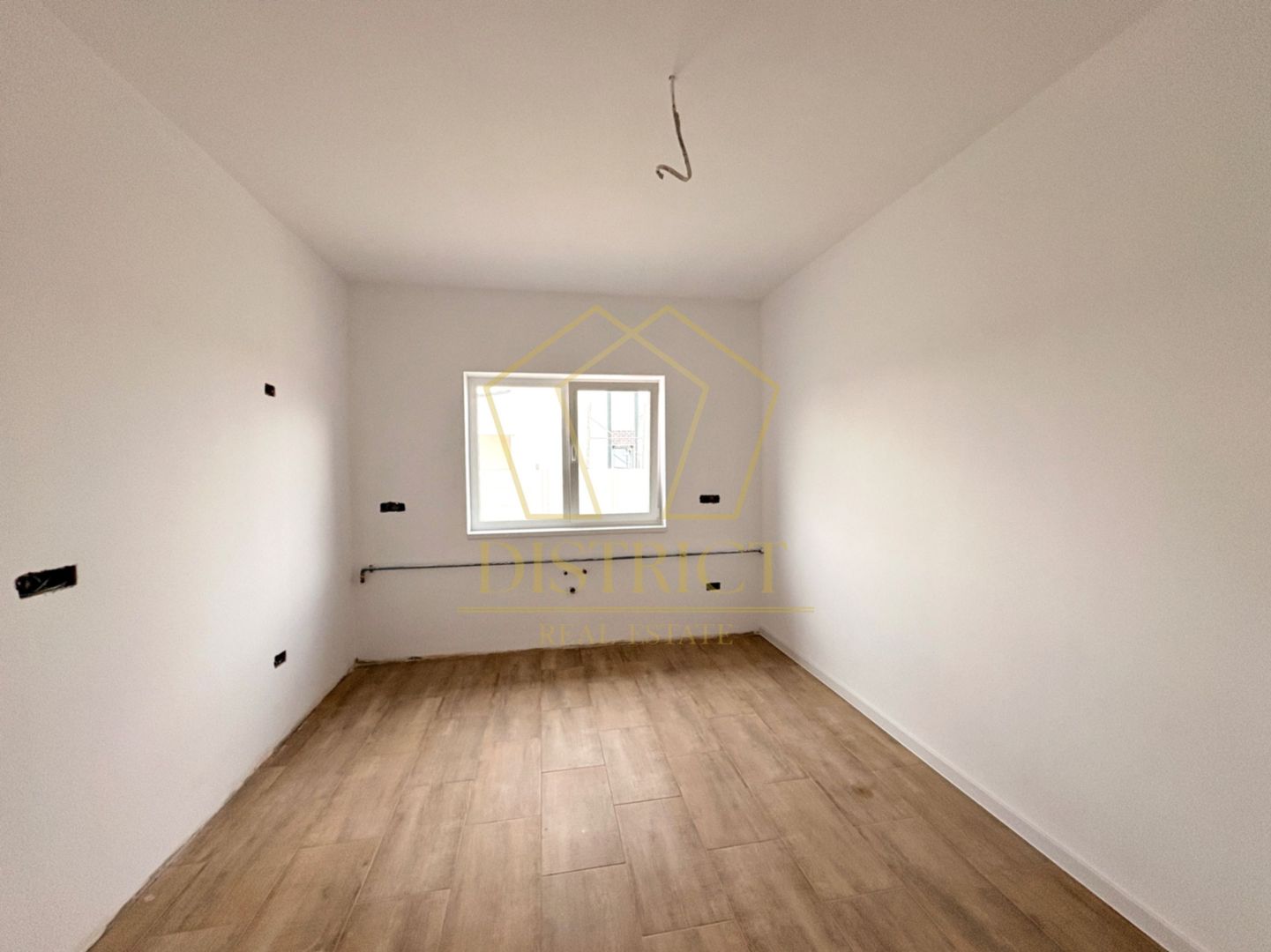 Duplex cu 4 camere, despărțit prin camera tehnica | Mosnita Veche - Poză 6