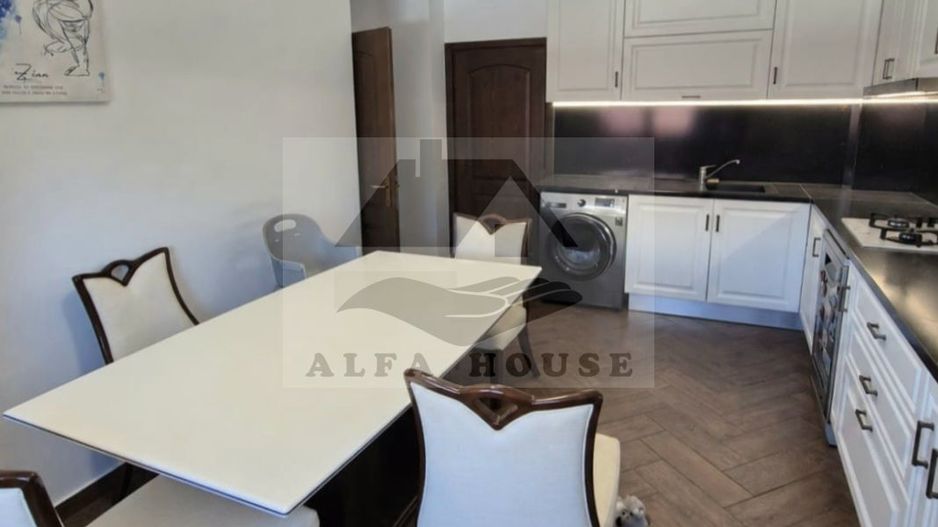 Apartament cu 4 camere in casa - zona Centrul Civic - Poză 2