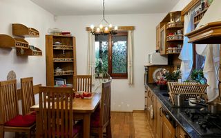 Vilă de închiriat – 260 mp utili, teren 1300 mp, 5 dormitoare, 3 băi, 3 balcoane - Poză 5