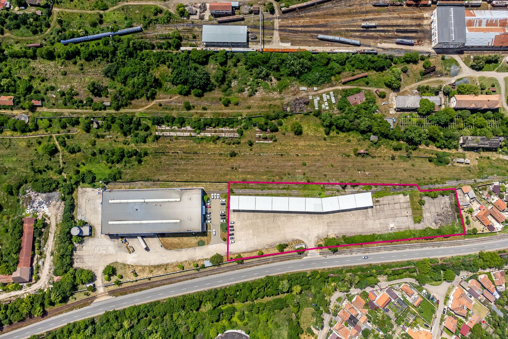 REZERVAT: Platformă betonată cu acces direct la calea ferată - Poză 2