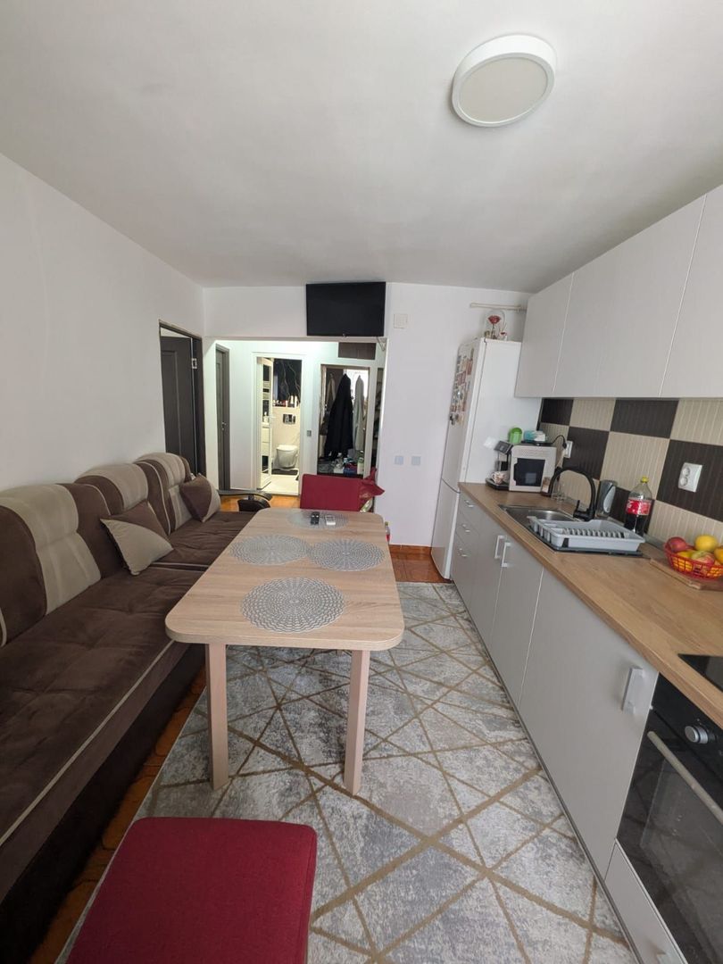 Apartament cu 2 camere decomandat de vânzare – Zona Stejarului - Poză 2