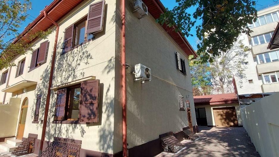 Vila de vanzare direct de la proprietar. - Poză 1