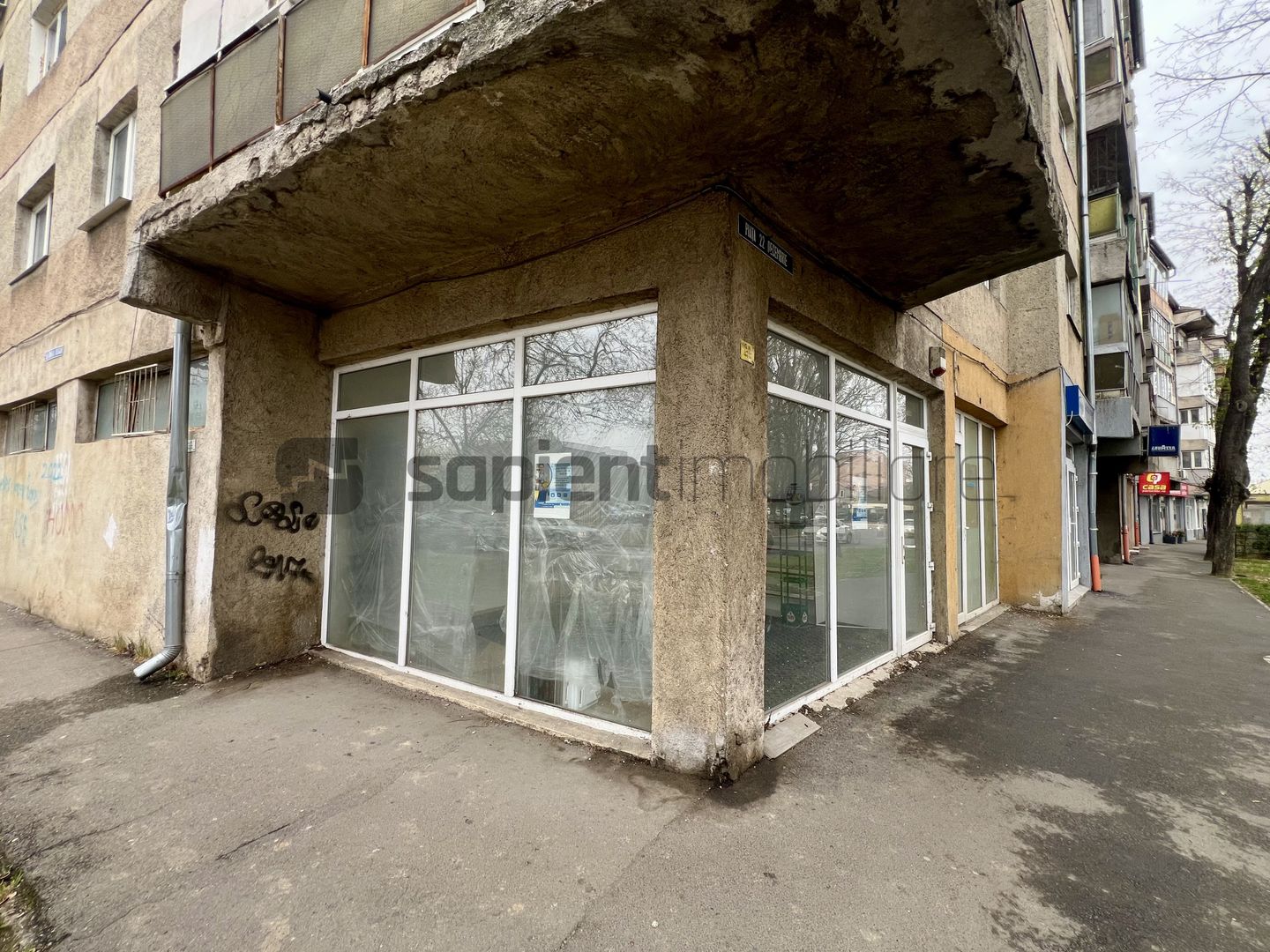 Sapient | Spațiu comercial _ Piața 22 Decembrie, Oradea - Poză 1