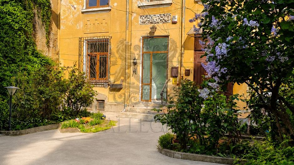 Apartament interbelic cu 2 camere | Vilă P+1+M | Curte | Popa Nan - Poză 1