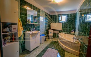 AGIGEA - Casa D+P+1E+M pe un teren de 631 mp cu deschidere la 2 străzi. - Poză 17