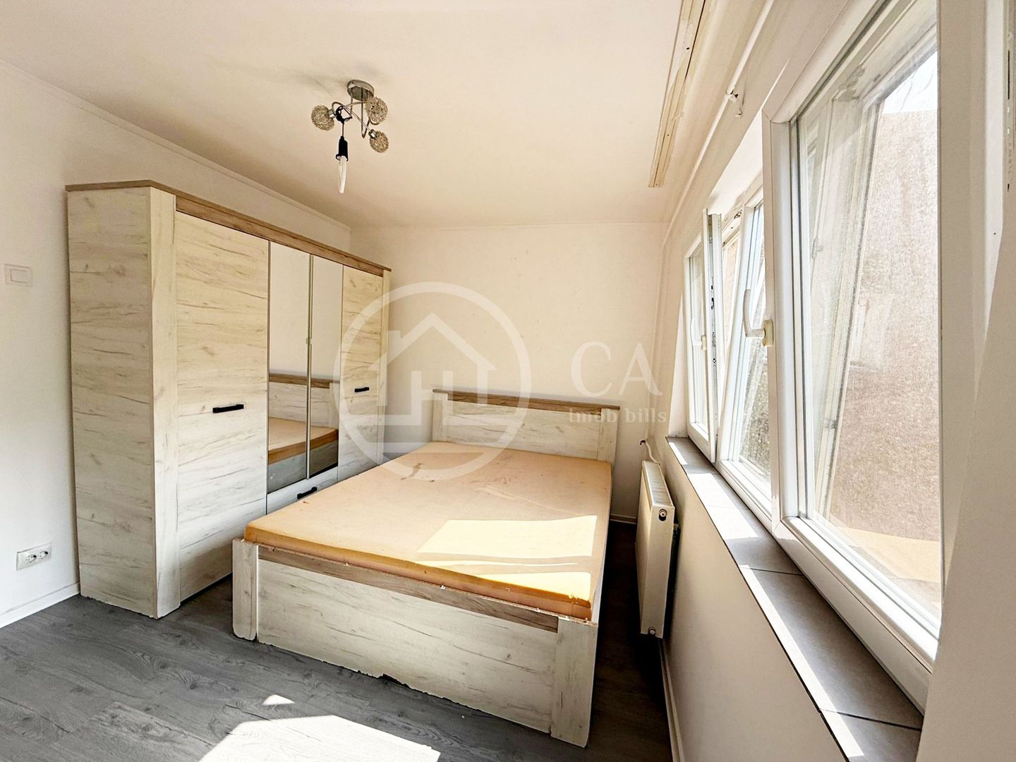 Apartament cu 2 camere de vanzare in Zona Rogerius, Oradea - Poză 1