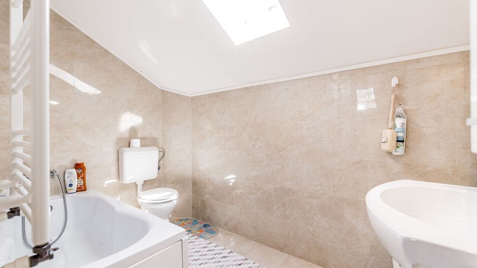 Apartament de închiriat cu 2 dormitoare, parcare inclusă, bloc nou - Poză 3