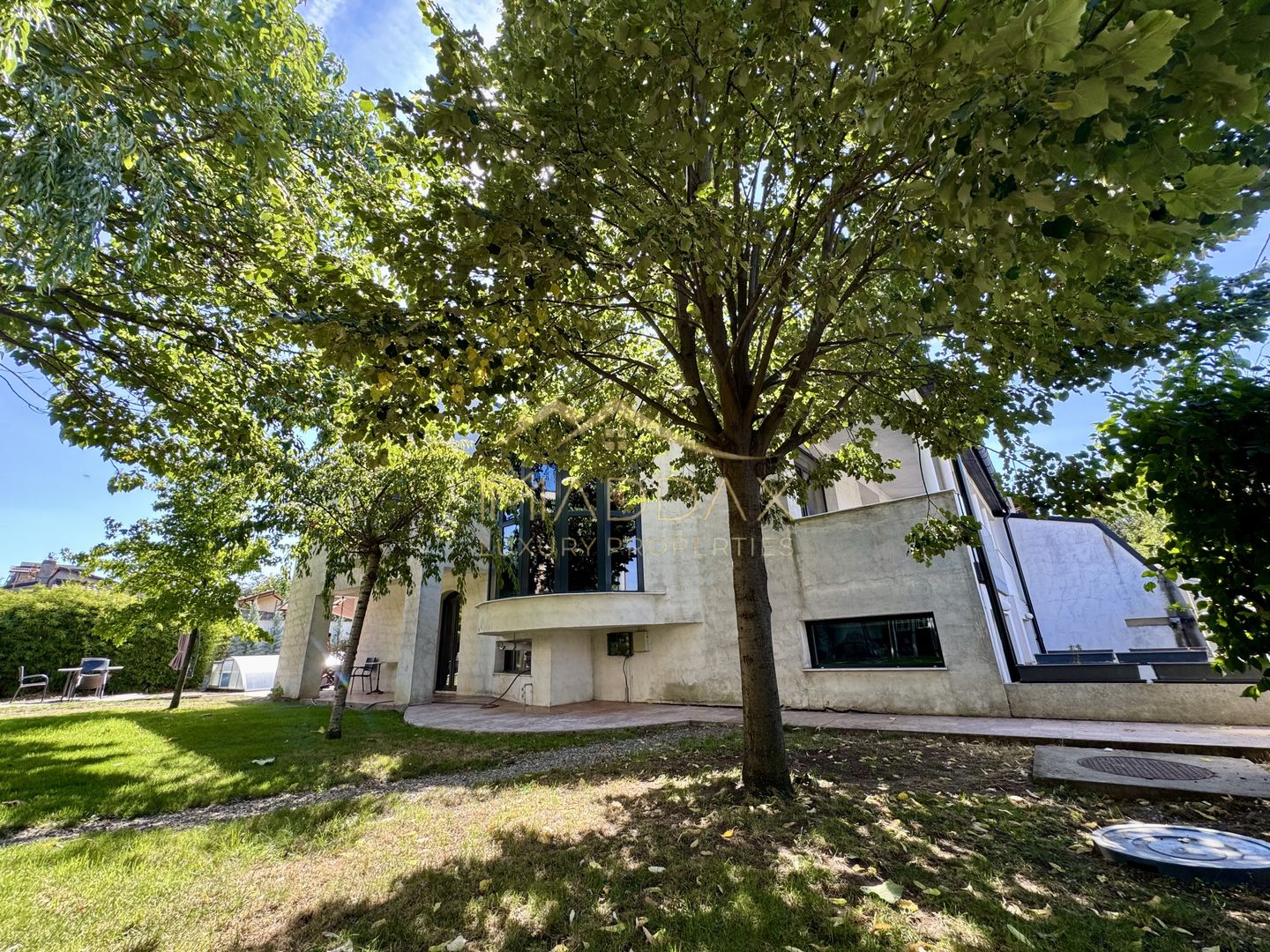Vila cu 5 camere *344mp* + 800mp Teren // Zona Bucurestii Noi - Poză 1