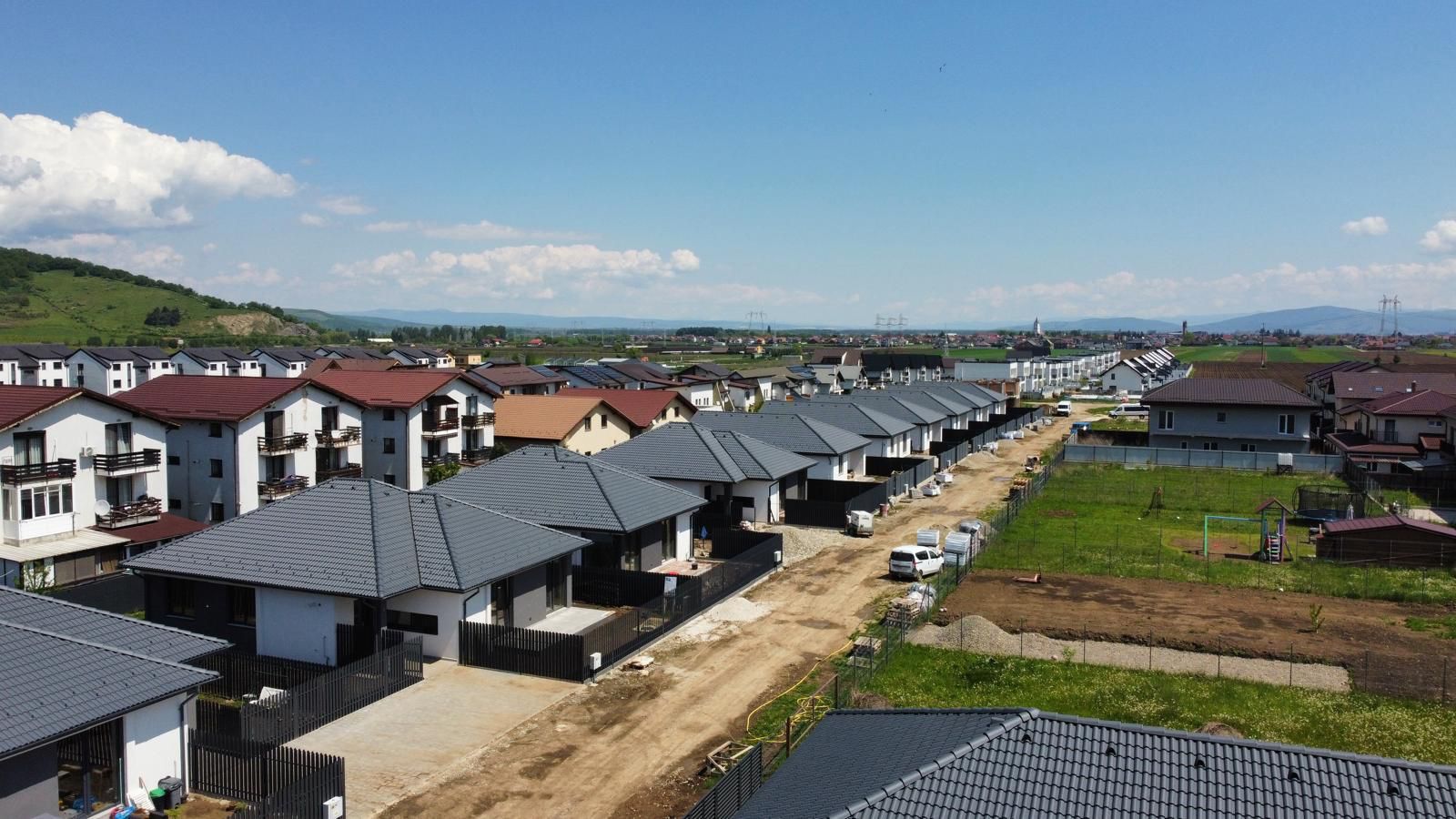 Casa pe parter cu 4 camere de vânzare - Sânpetru - Poză 9