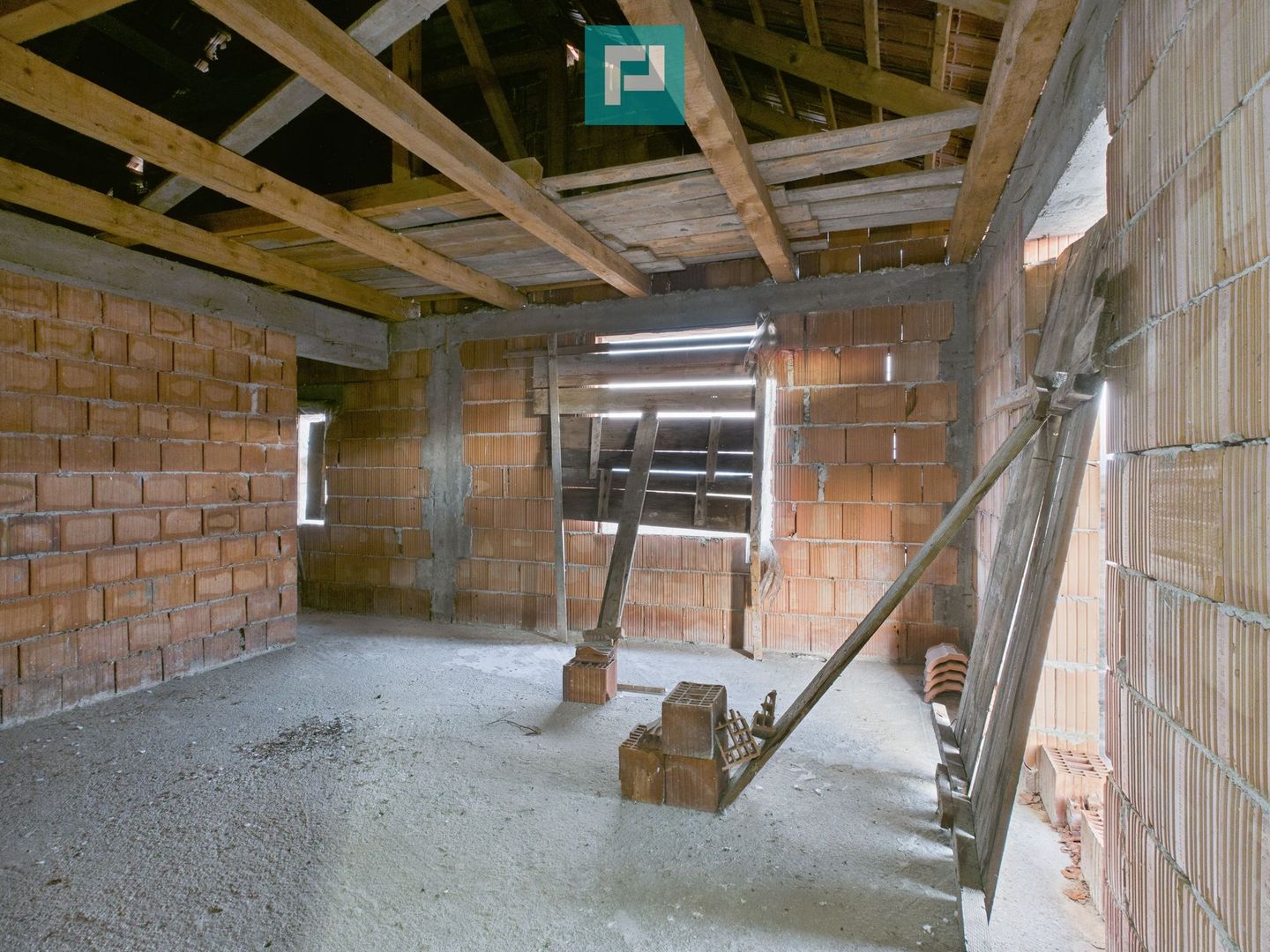 Proprietate impresionantă între Curtici și Macea - Poză 26