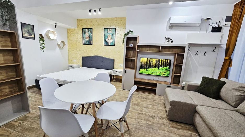 Ultracentral Unirii garsonieră 33mp - Poză 1