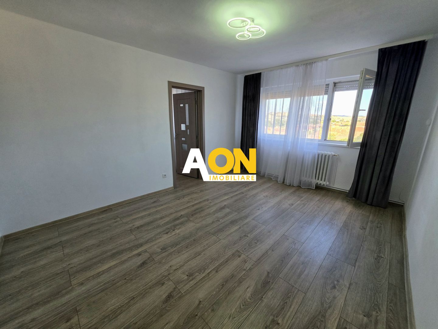 Apartament 2 Camere, Complet Renovat - Poză 1