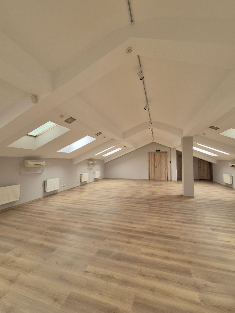 Spațiu comercial cu 6 camere de închiriat în Centru, Chișinău - Poză 1